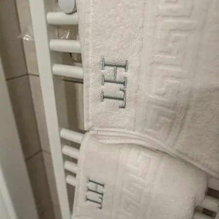 Отель Tadora 3*