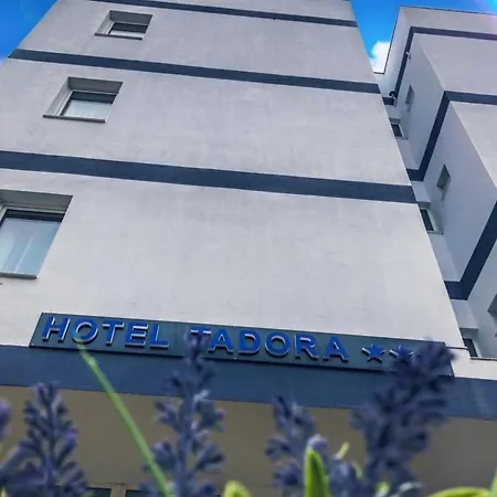 Отель Tadora