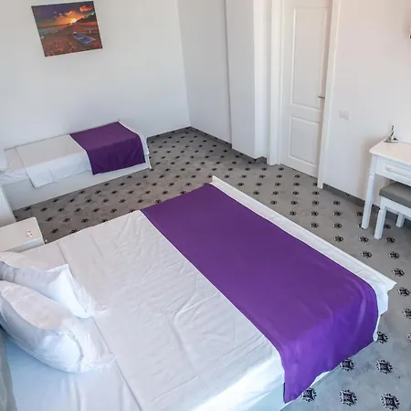 Tadora Hotell 3*